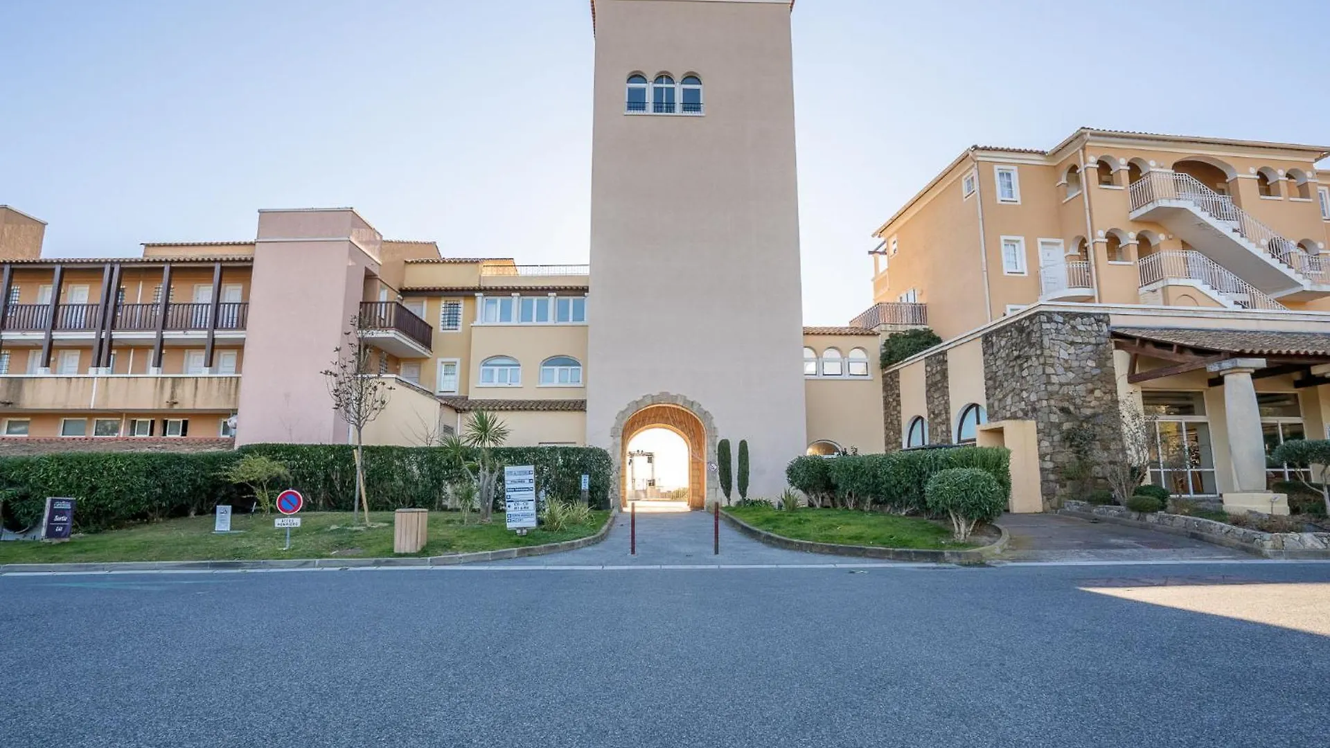 Apartment Village Cap Esterel - Le Belvedere-8 By Interhome Saint-Raphaël 0*,  Francie